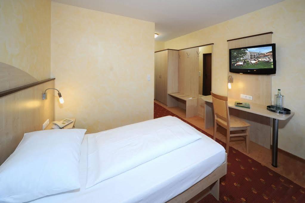 Hotel Wolfringmuehle Fensterbach ภายนอก รูปภาพ
